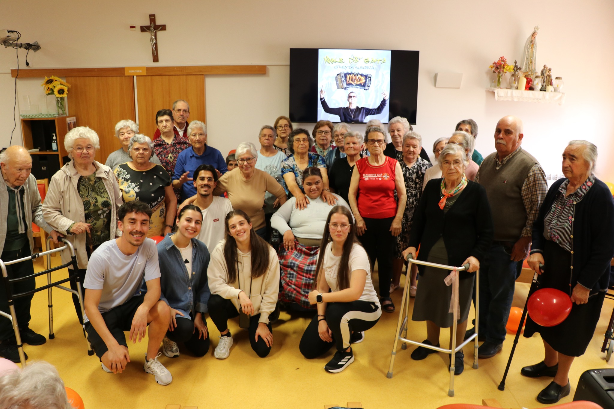 Alunos do Mestrado em Atividade Física, Desporto e Bem-Estar dinamizam atividade no Centro Social de Carvalhosa