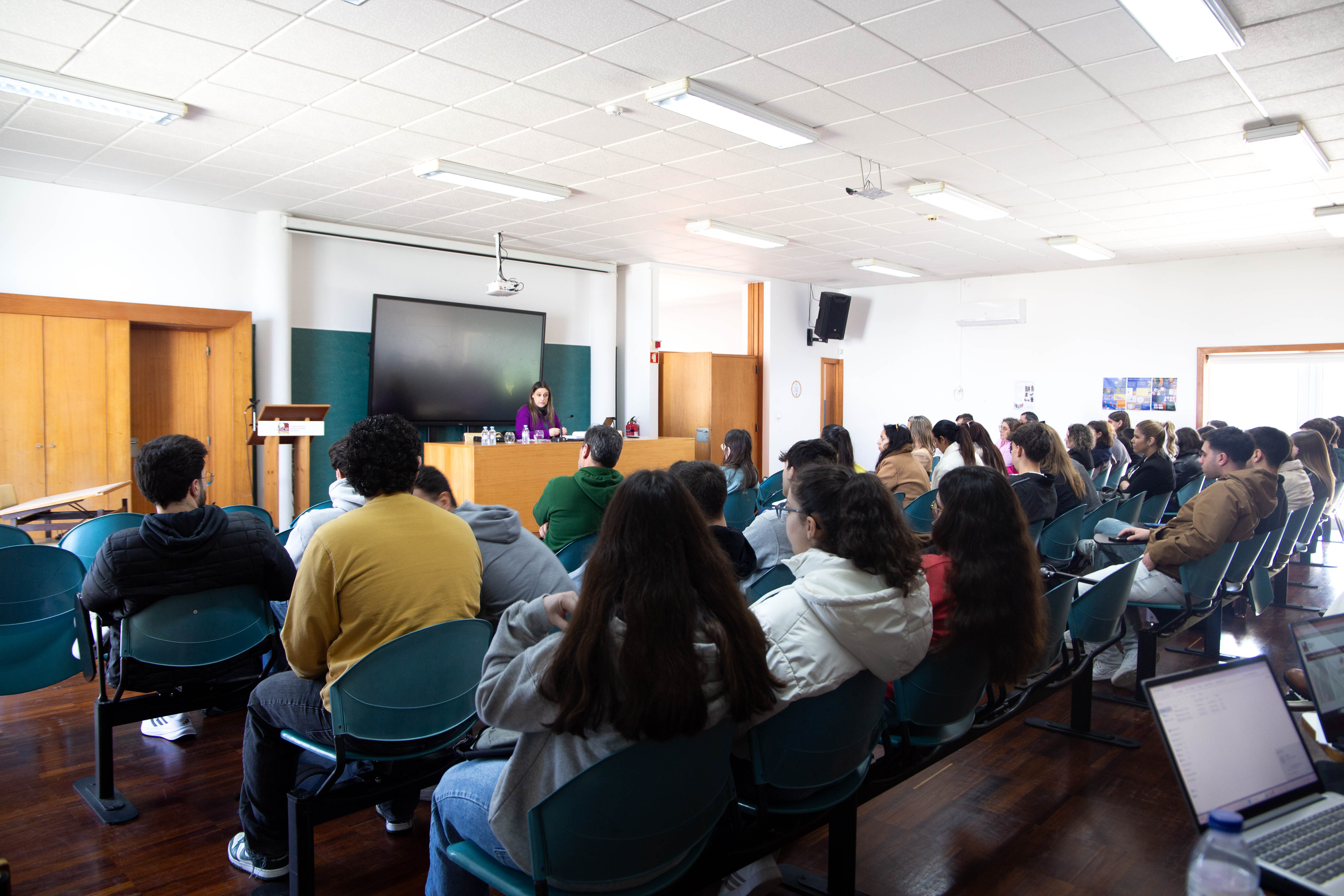 ISCE Douro recebeu sessão de Sensibilização sobre a Violência no Namoro / Violência de Género