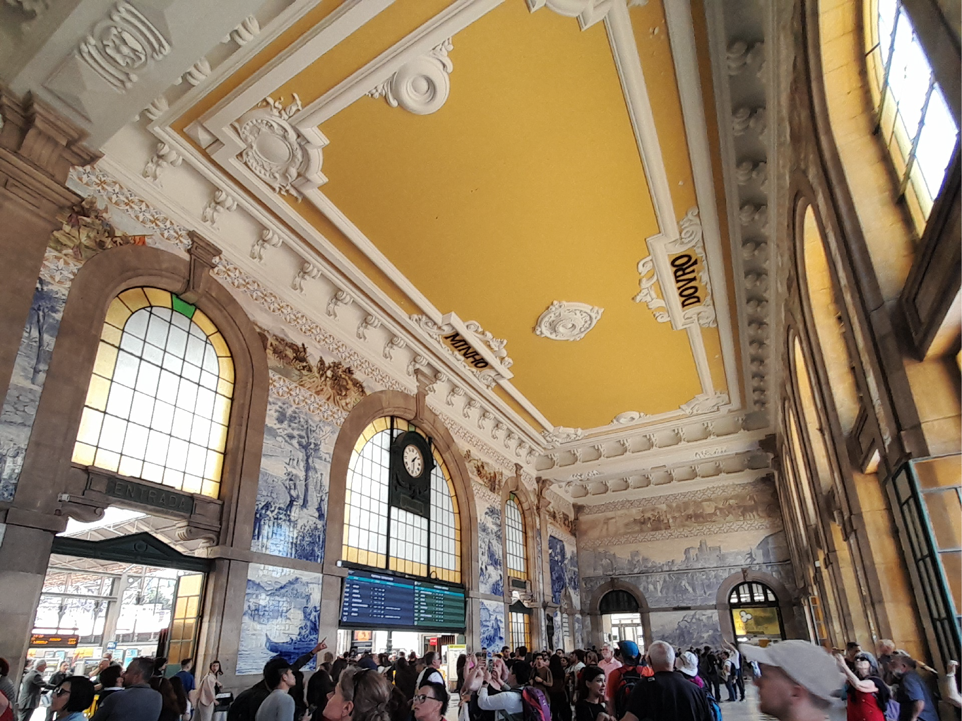 Estudantes de Educação Básica exploram a Cidade Invicta em Visita Cultural