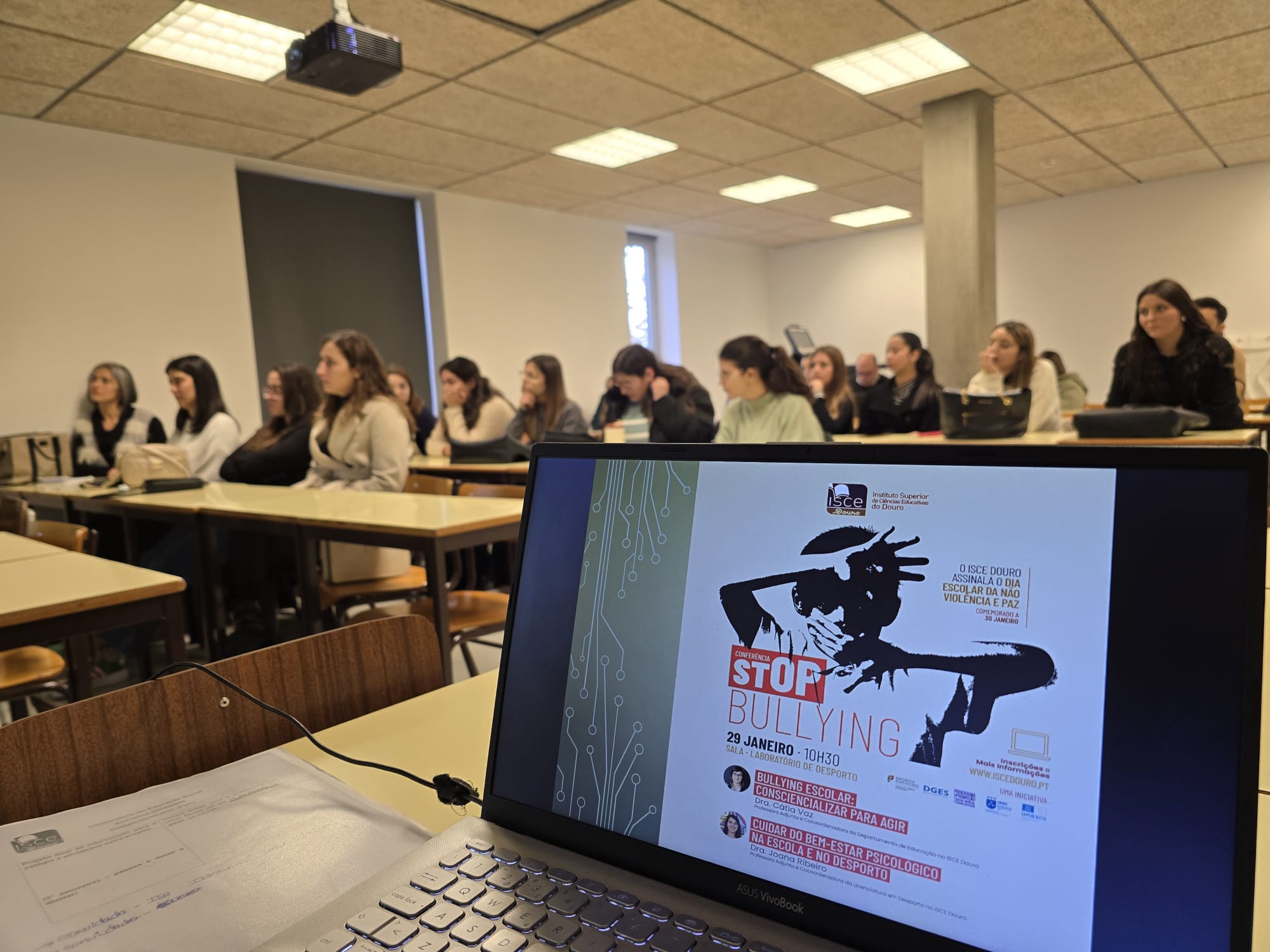 ISCE Douro dinamizou conferência "STOP Bullying" no Dia Escolar da Não Violência e Paz